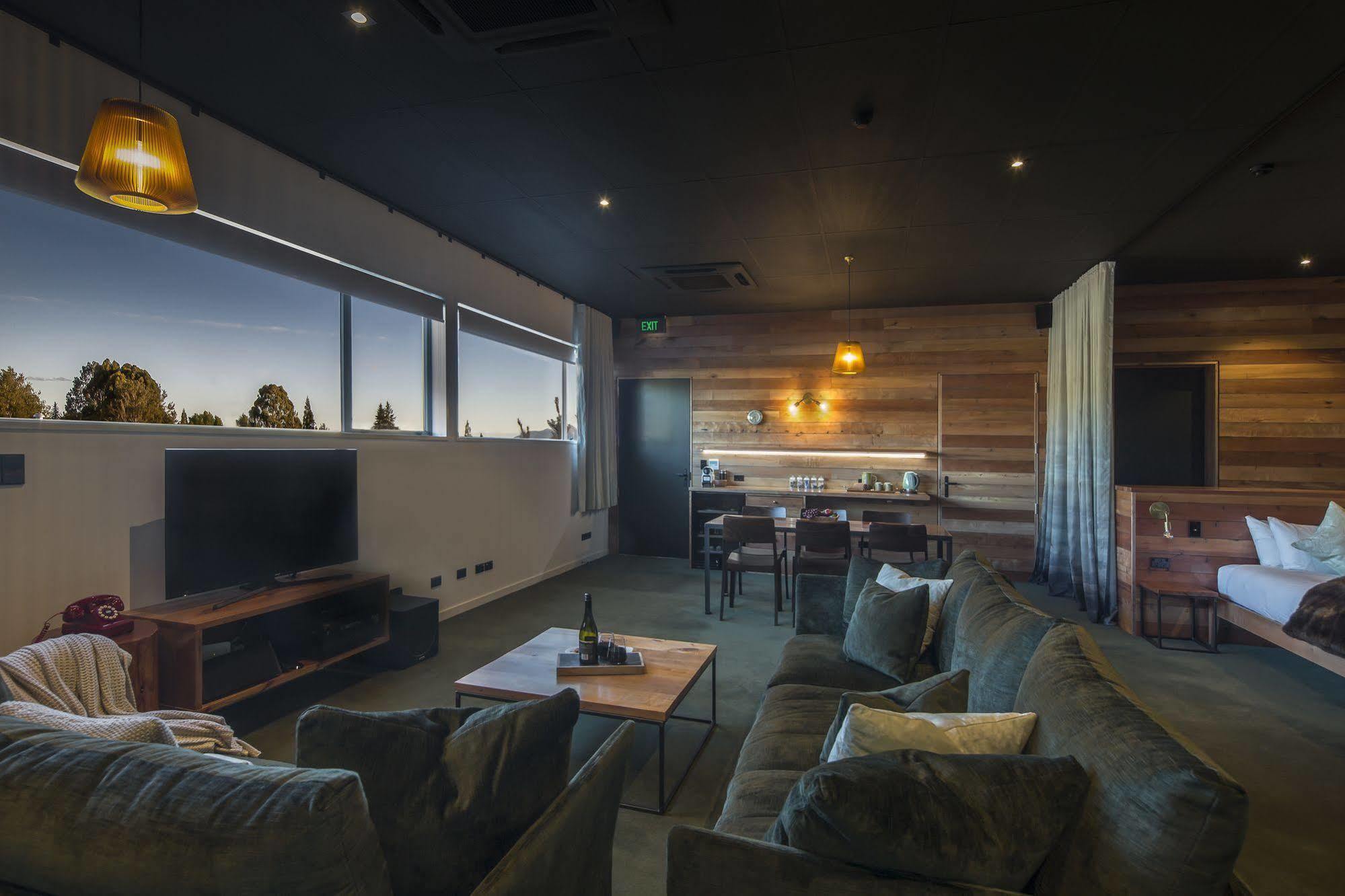 The Cinema Suites Te Anau Exteriér fotografie